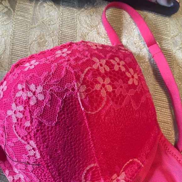 Gilly Hicks padded push up bras - Picture 5 of 8